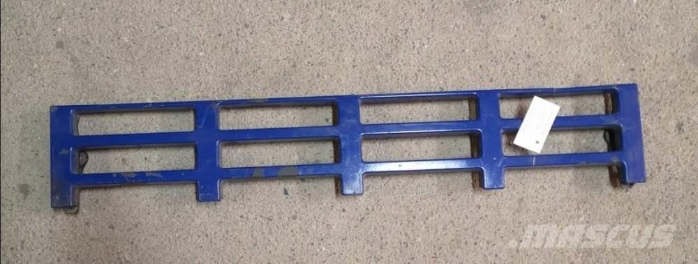 Volvo FH SPODNÍ MŘÍŽKA Коммерческий транспорт - Другие