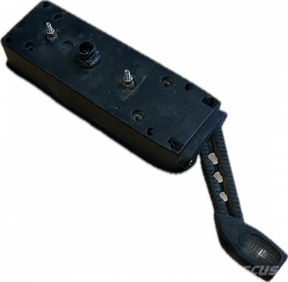  ZADNÍ SVĚTLO PRAVÉ Коммерческий транспорт - Другие