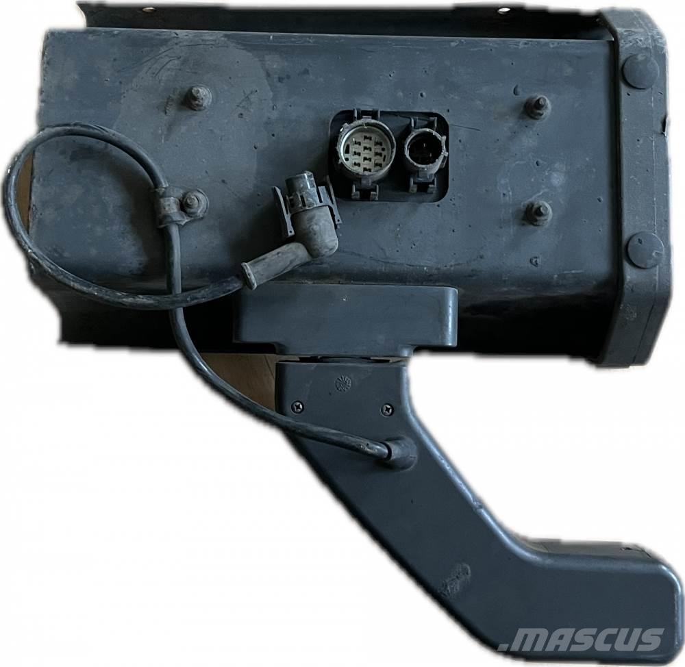  ZADNÍ SVĚTLO PRAVÉ Коммерческий транспорт - Другие