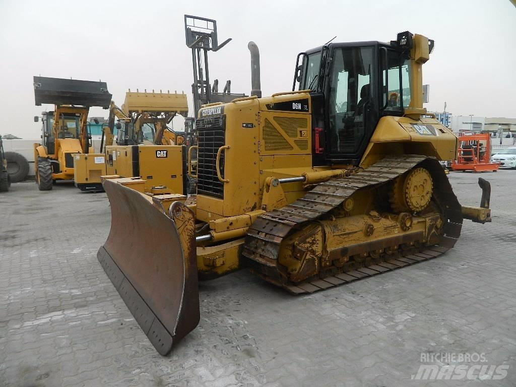 CAT D 6 N XL Гусеничные бульдозеры