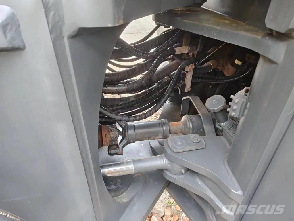 Komatsu WA 470 Фронтальные погрузчики