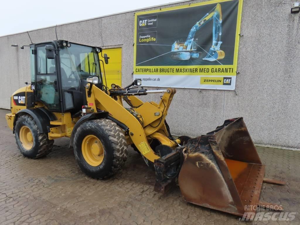 CAT 908M Фронтальные погрузчики