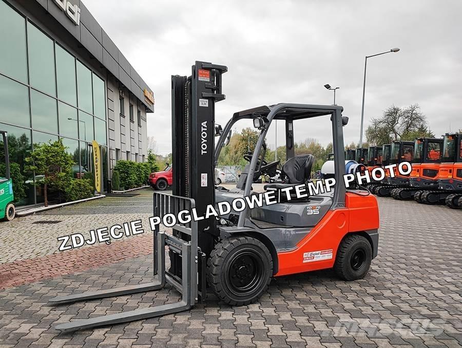 Toyota 02-8FGJF35 Газовые погрузчики