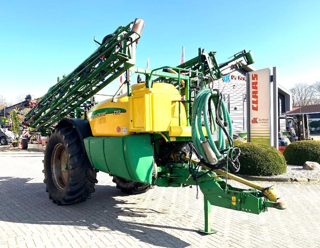 John Deere 732 Прицепные опрыскиватели