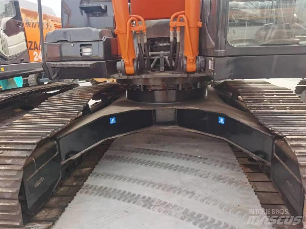 Hitachi ZX 240 Гусеничные экскаваторы