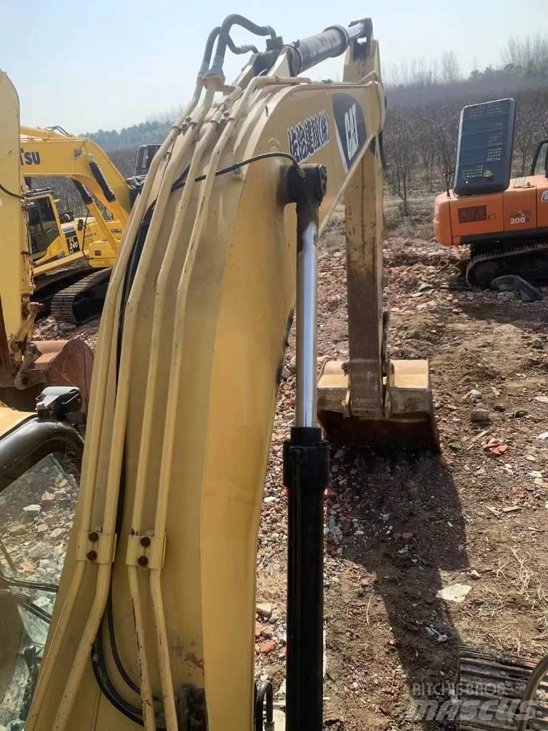 CAT 323D2 Гусеничные экскаваторы
