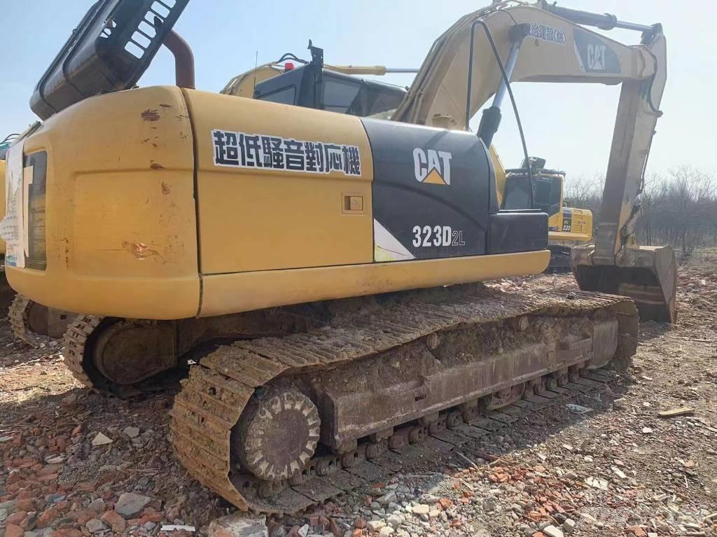 CAT 323D2 Гусеничные экскаваторы