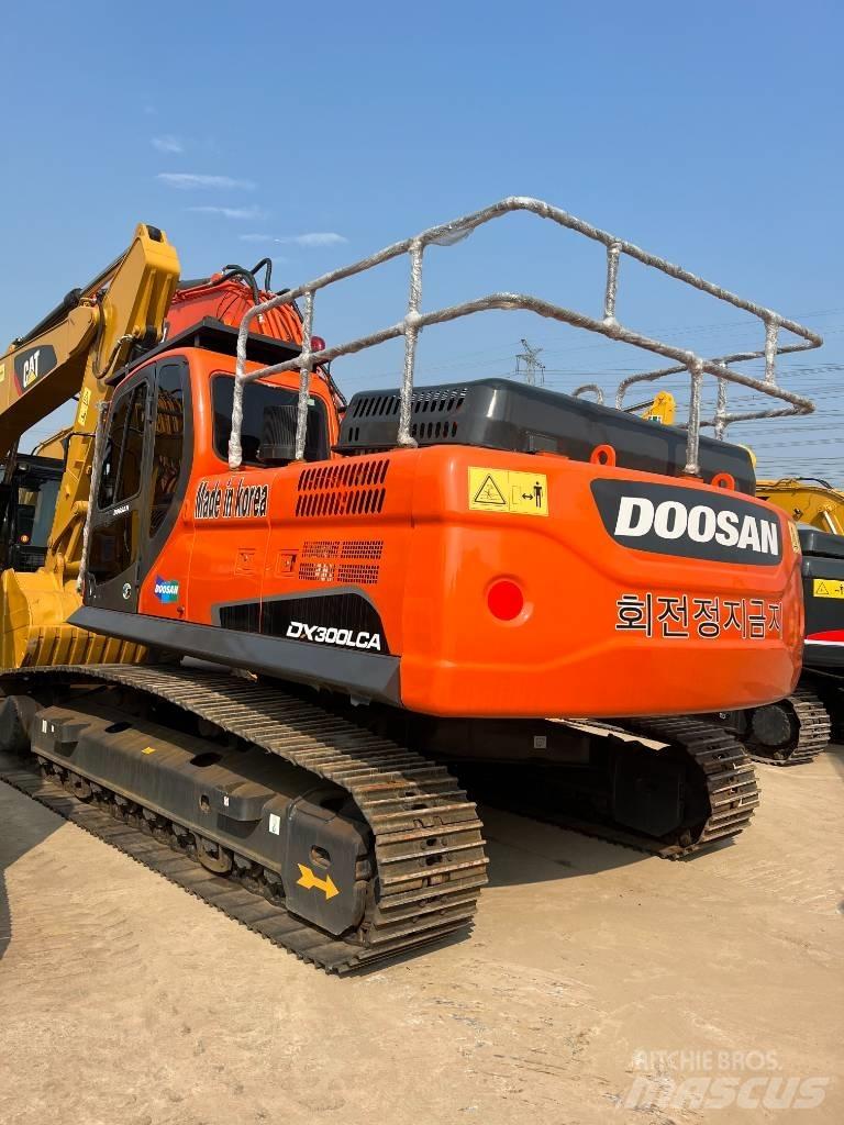 Doosan DX300 Колёсные экскаваторы