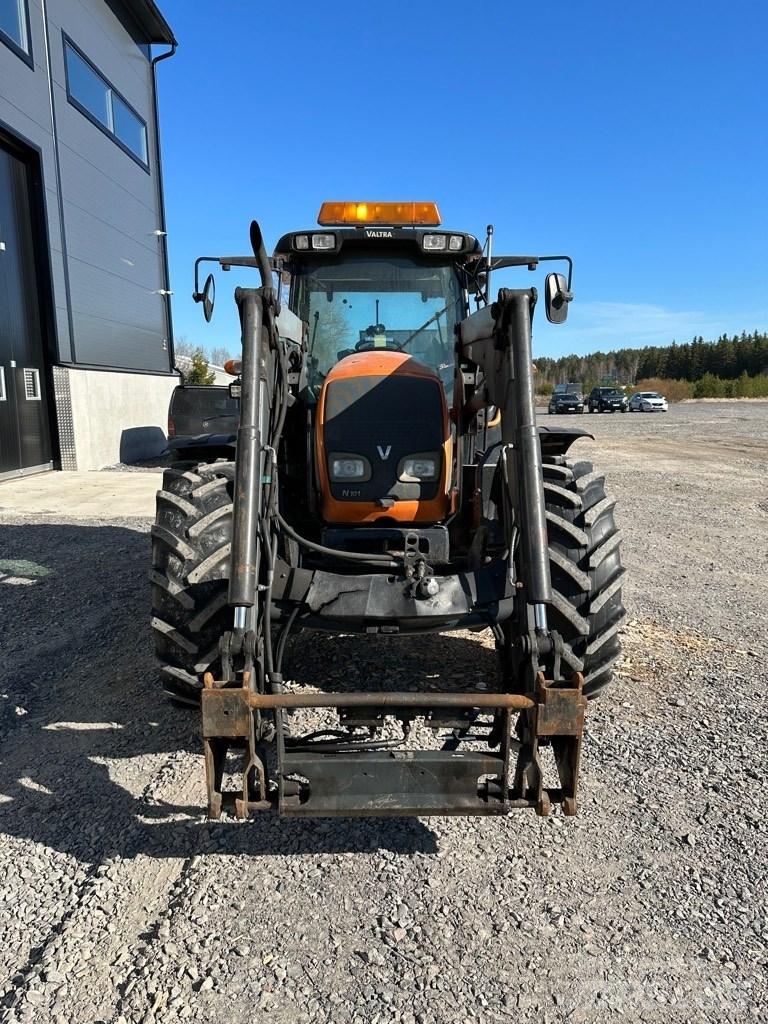 Valtra N101 Трактора
