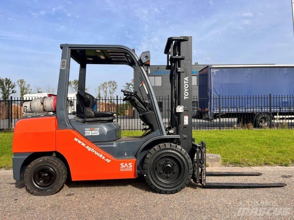 Toyota 02- 8FGJF35 Газовые погрузчики
