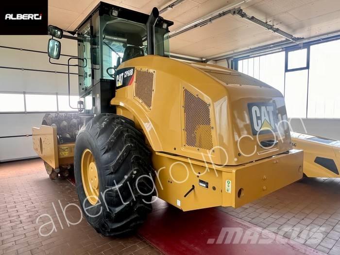 CAT CP68B Грунтовые катки