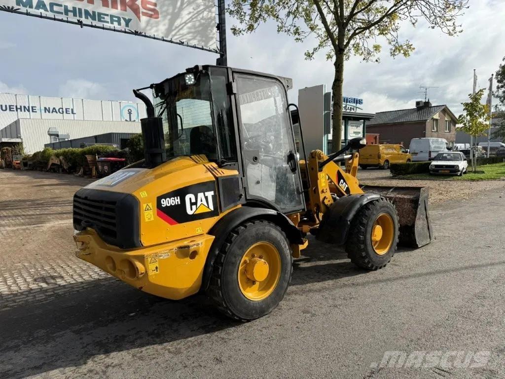CAT 906H Фронтальные погрузчики