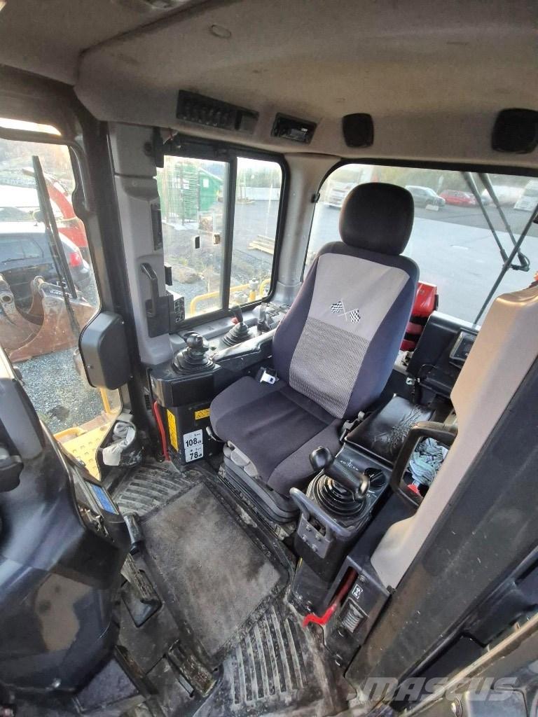 Komatsu D65 pxi Гусеничные бульдозеры