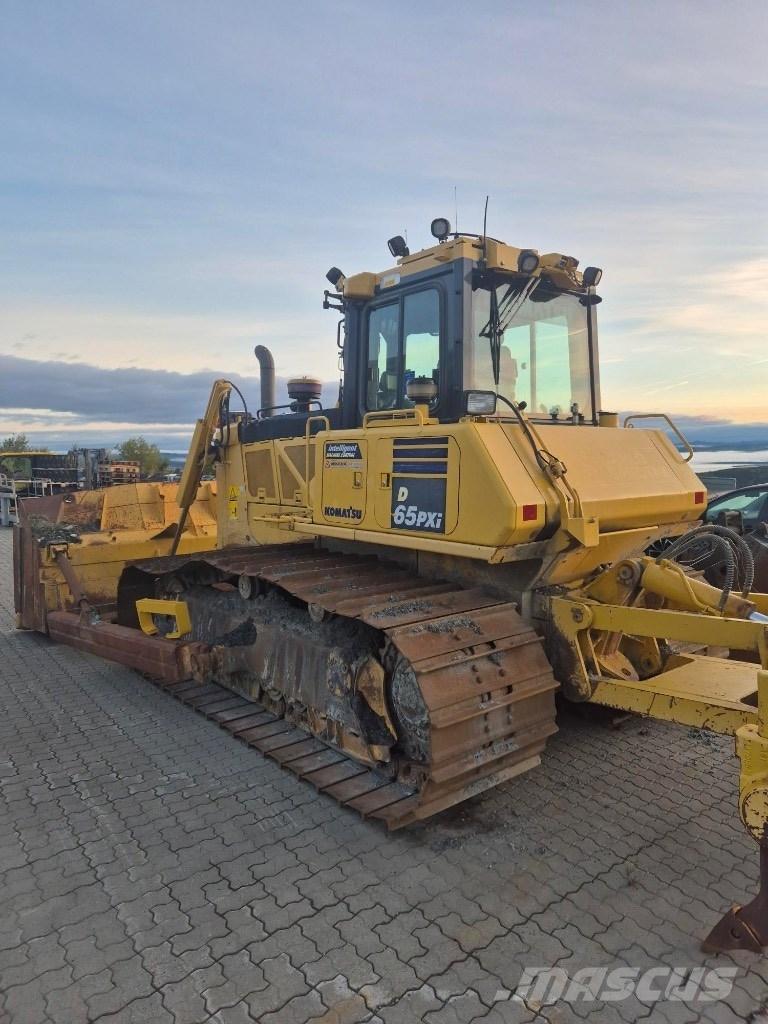 Komatsu D65 pxi Гусеничные бульдозеры