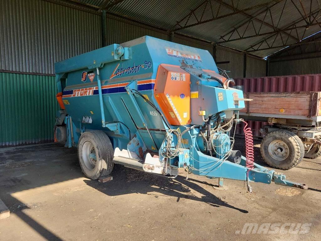Storti Labrador 9 Кормораздатчики