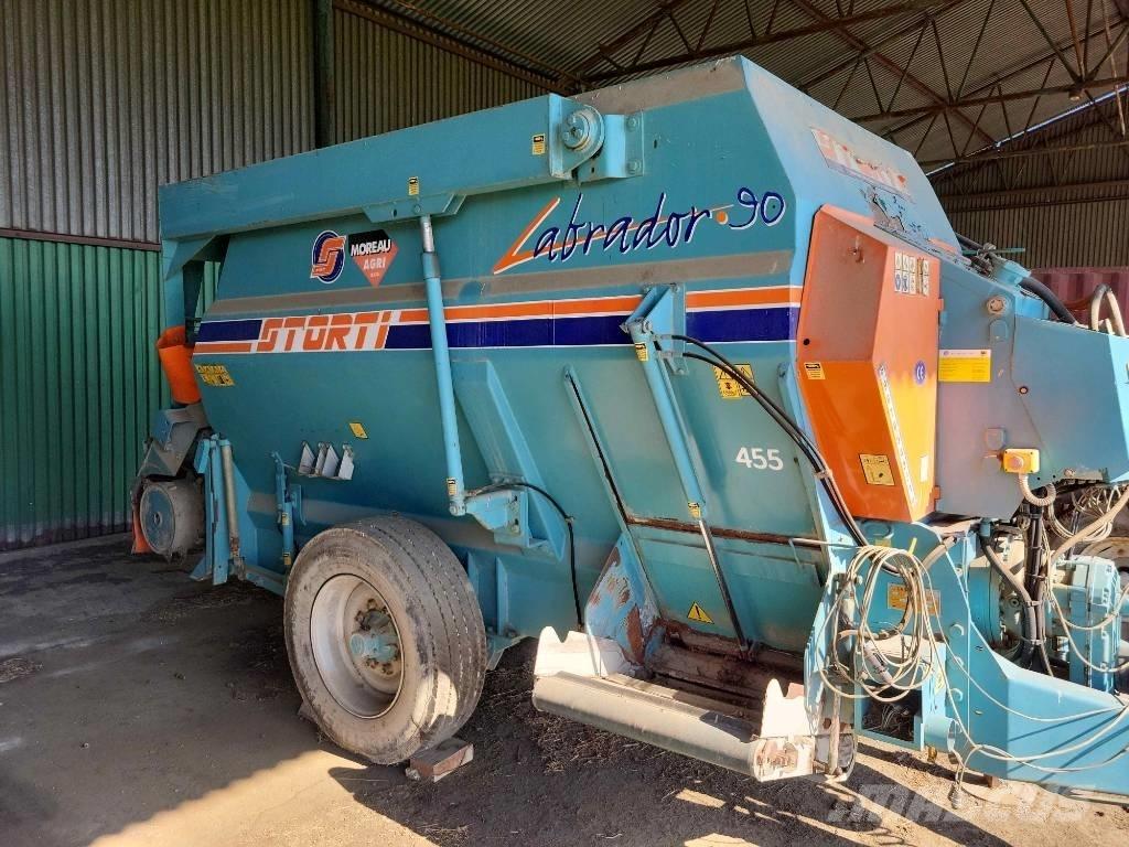 Storti Labrador 9 Кормораздатчики