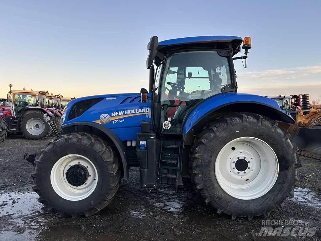 New Holland T7.225 Трактора