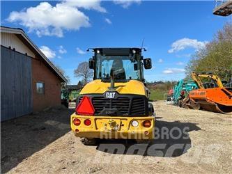 CAT 906 Фронтальные погрузчики