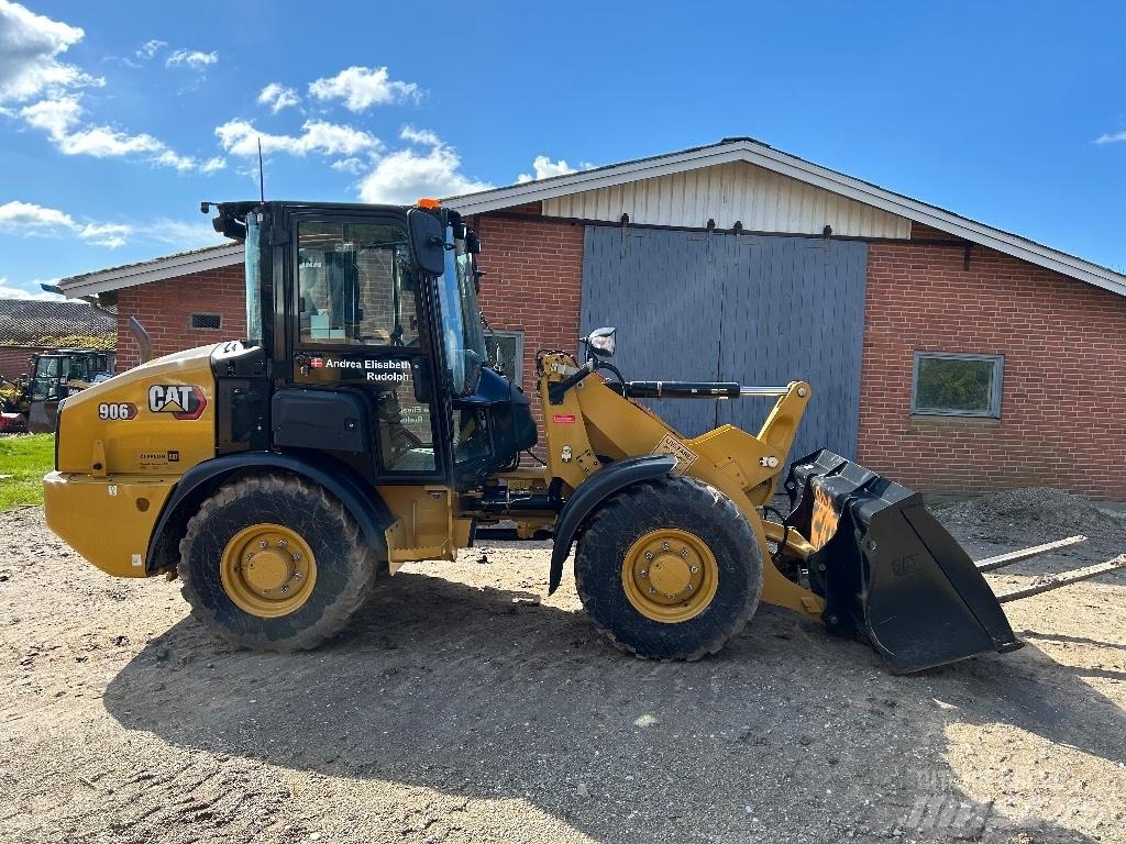 CAT 906 Фронтальные погрузчики