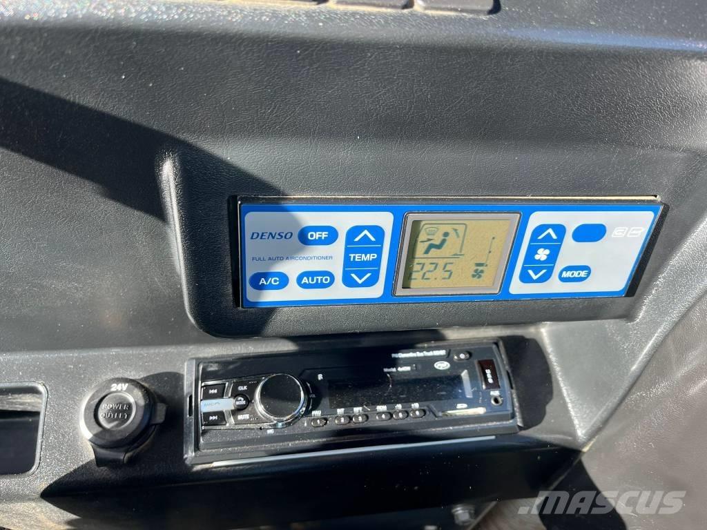 Takeuchi TB 295 W Колёсные экскаваторы