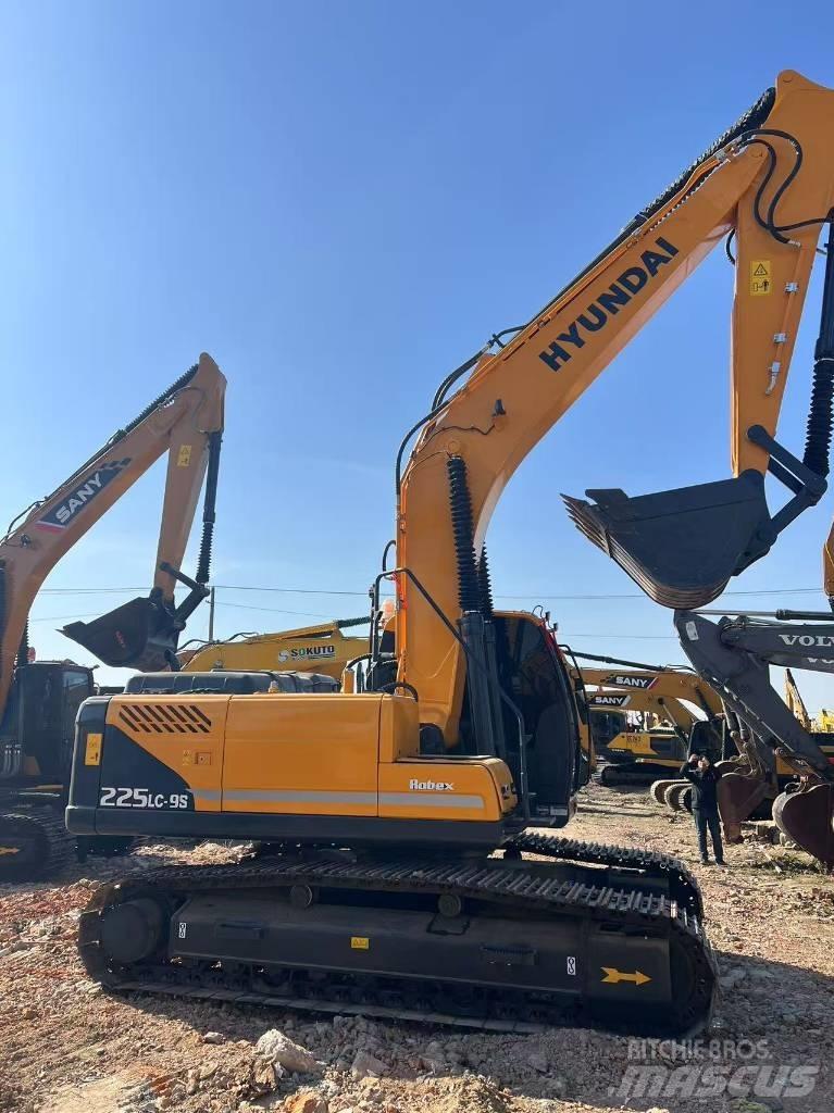 Hyundai 225-9 Гусеничные экскаваторы