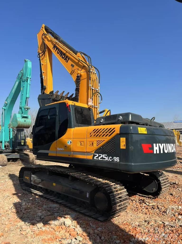 Hyundai 225-9 Гусеничные экскаваторы