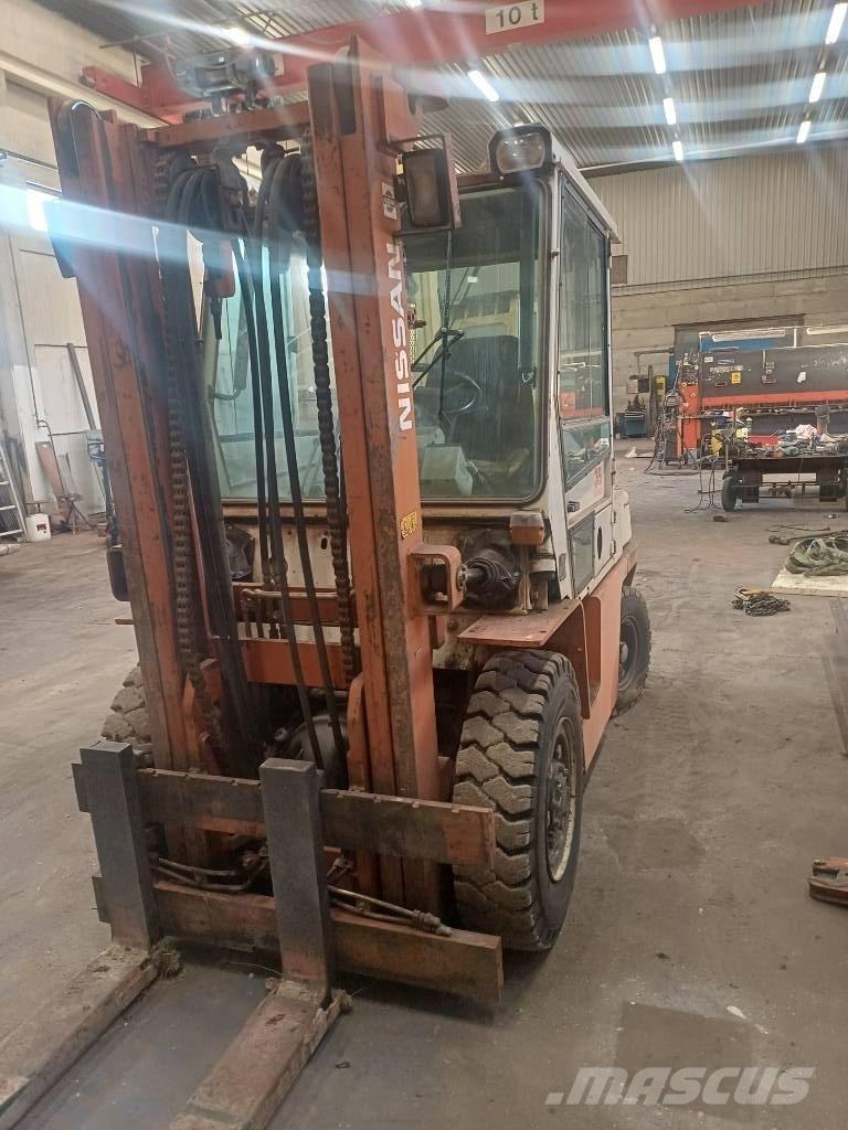 Nissan 33 U Дизельные погрузчики