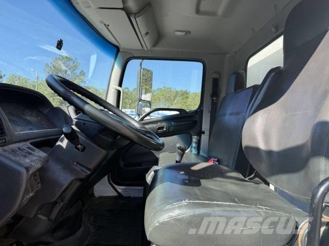 Hino 268 Грузовики для доставки напитков