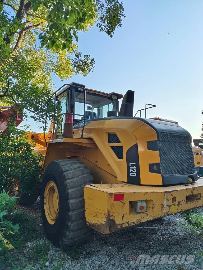 Volvo L 120 Фронтальные погрузчики