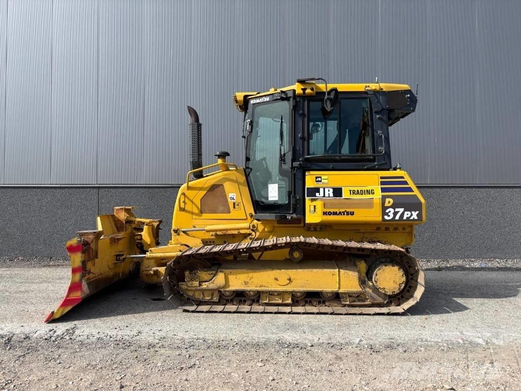 Komatsu D37 PX-23 Гусеничные бульдозеры