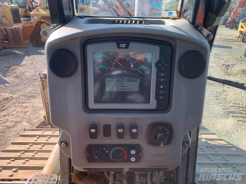 CAT D 6 N Гусеничные бульдозеры