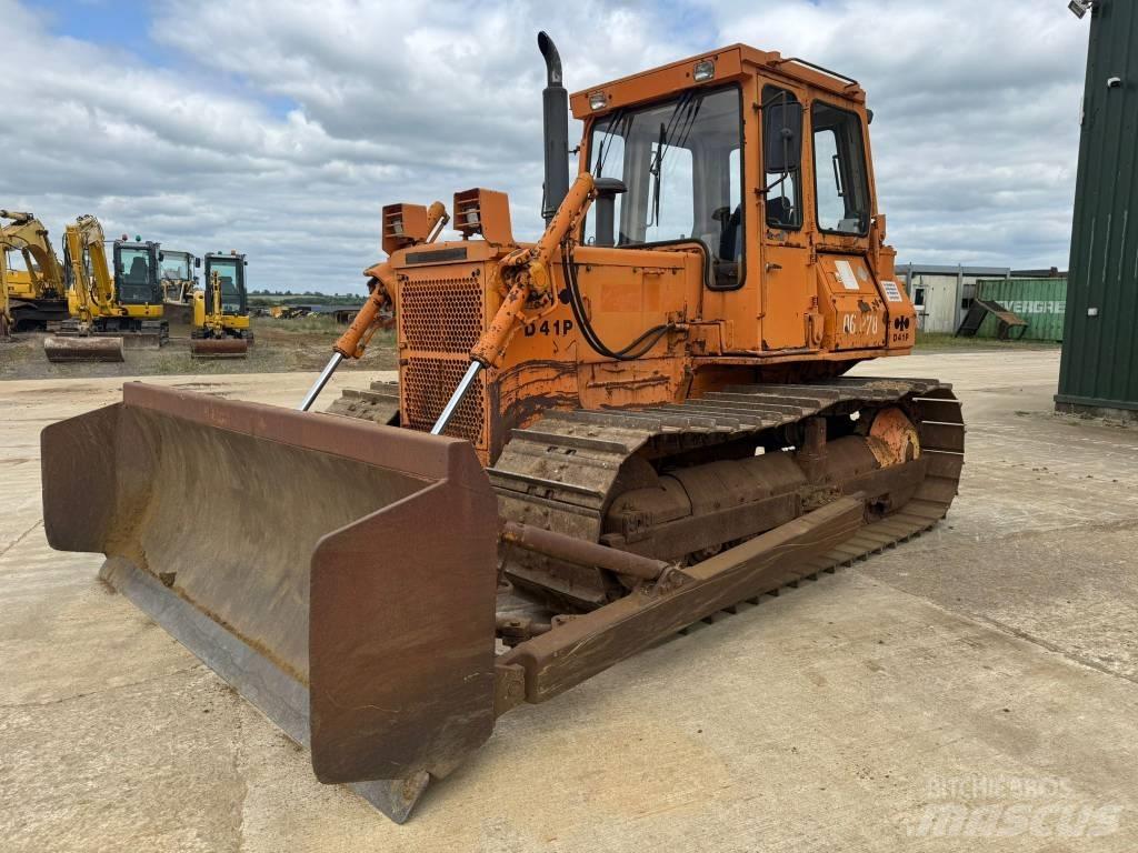 Komatsu D 41 P-3 Гусеничные бульдозеры