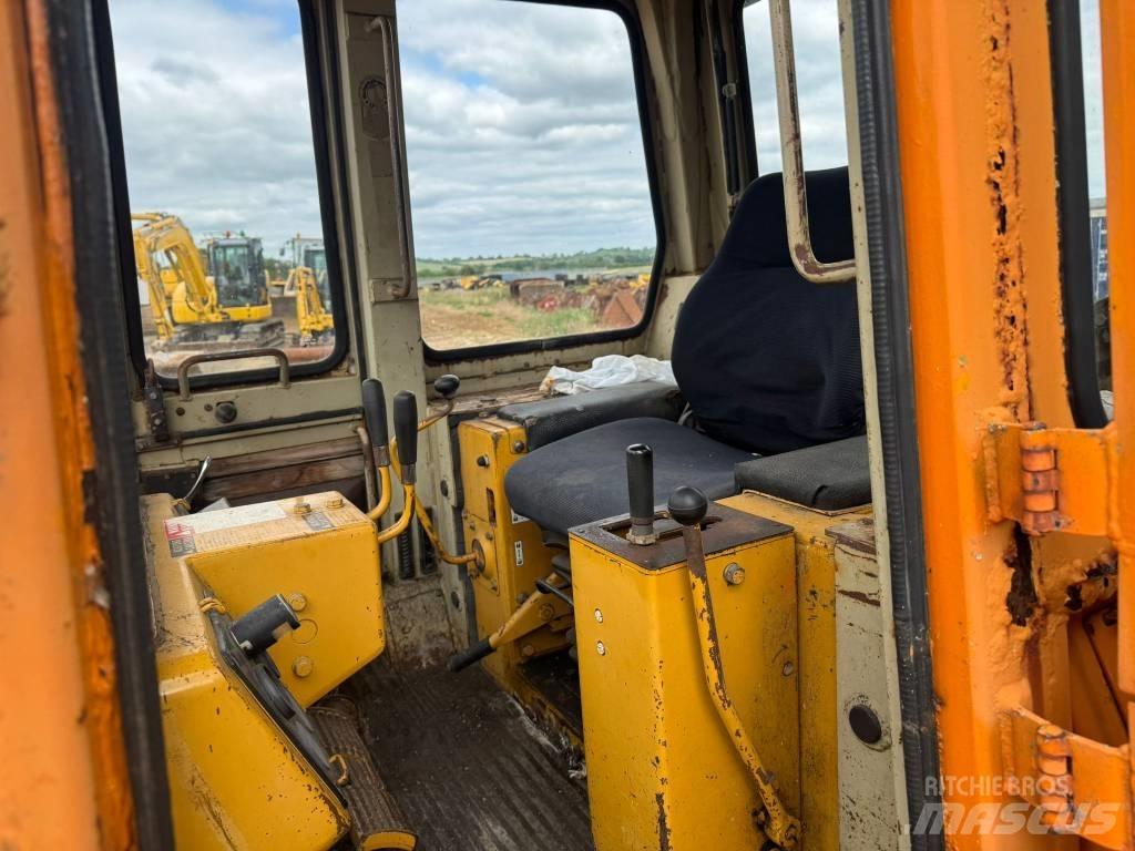 Komatsu D 41 P-3 Гусеничные бульдозеры