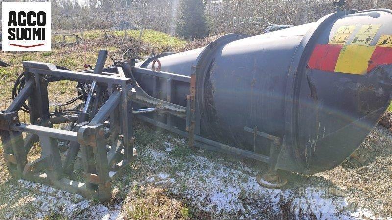 AM ALUEAURA 300 Снежные отвалы и плуги
