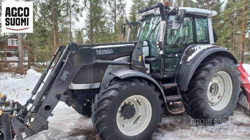 Valtra M150 Трактора