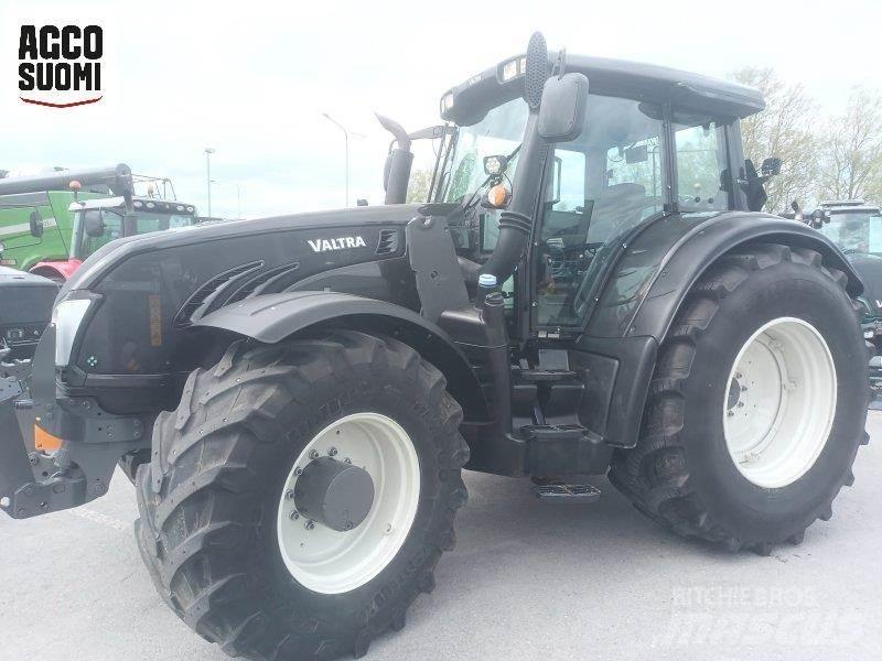 Valtra T213 VERSU Трактора