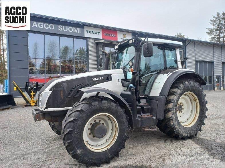 Valtra T213 VERSU Трактора