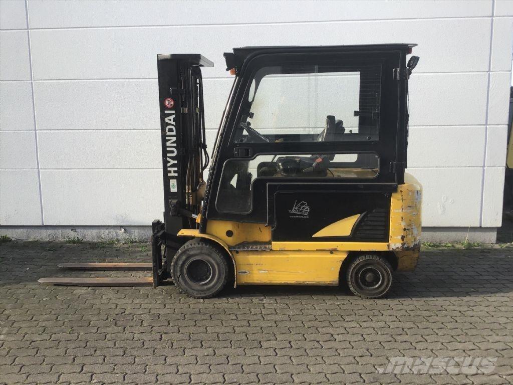 Hyundai 32B-7 Электропогрузчики
