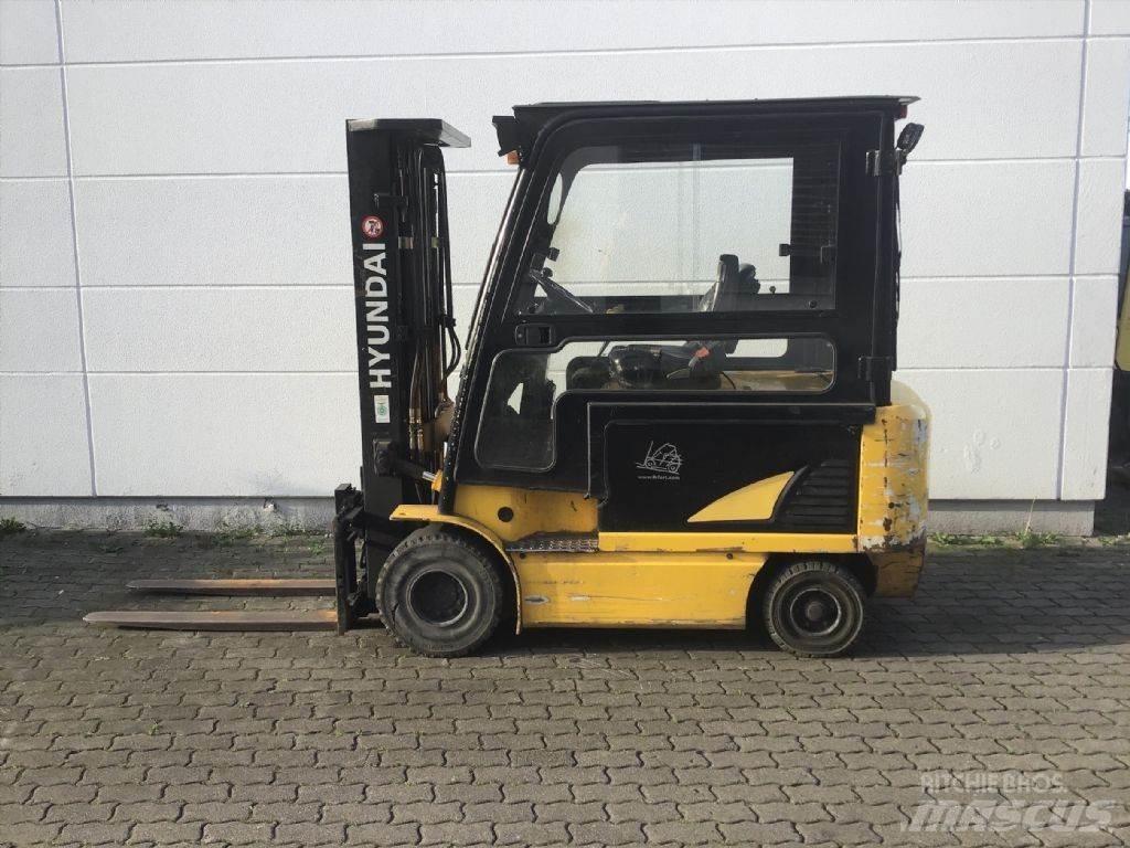 Hyundai 32B-7 Электропогрузчики