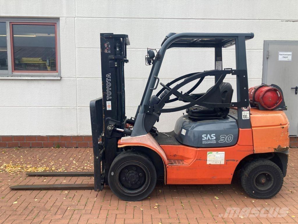 Toyota 02-7FGF30 Газовые погрузчики