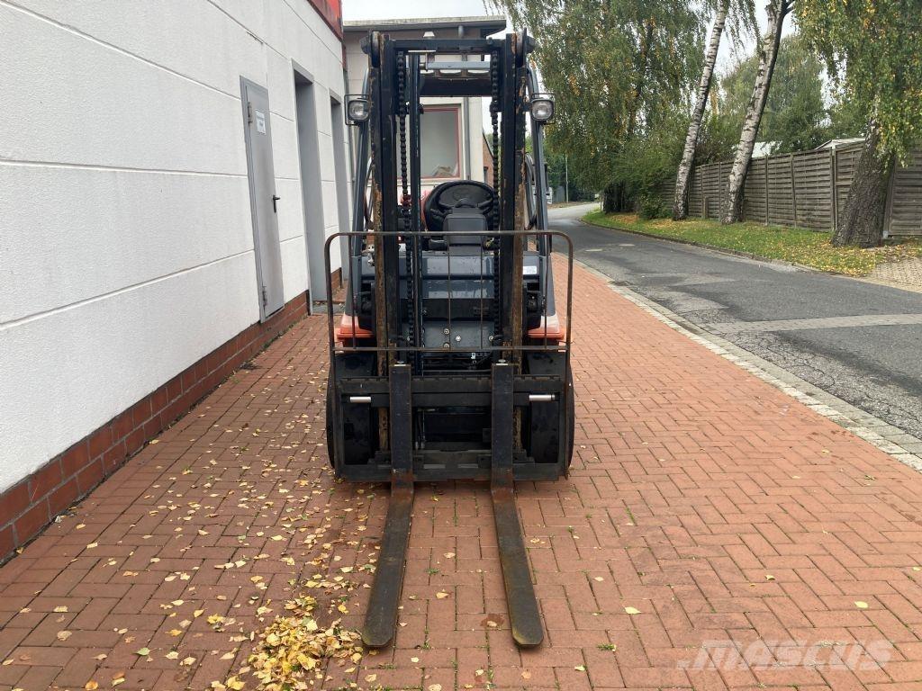 Toyota 02-7FGF30 Газовые погрузчики
