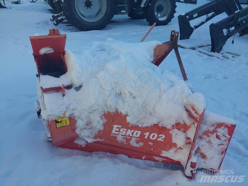 Esko 102 Снегоуборщики