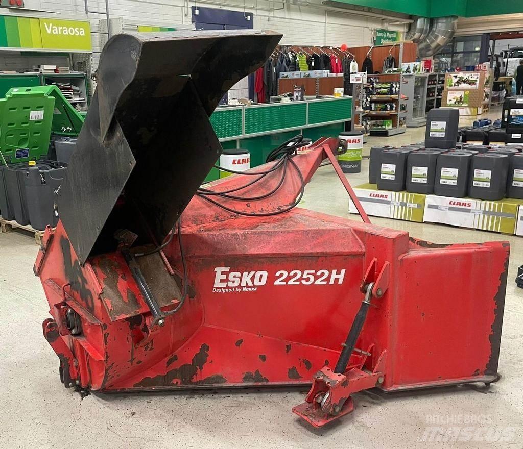 Esko 2252H Снегоуборщики
