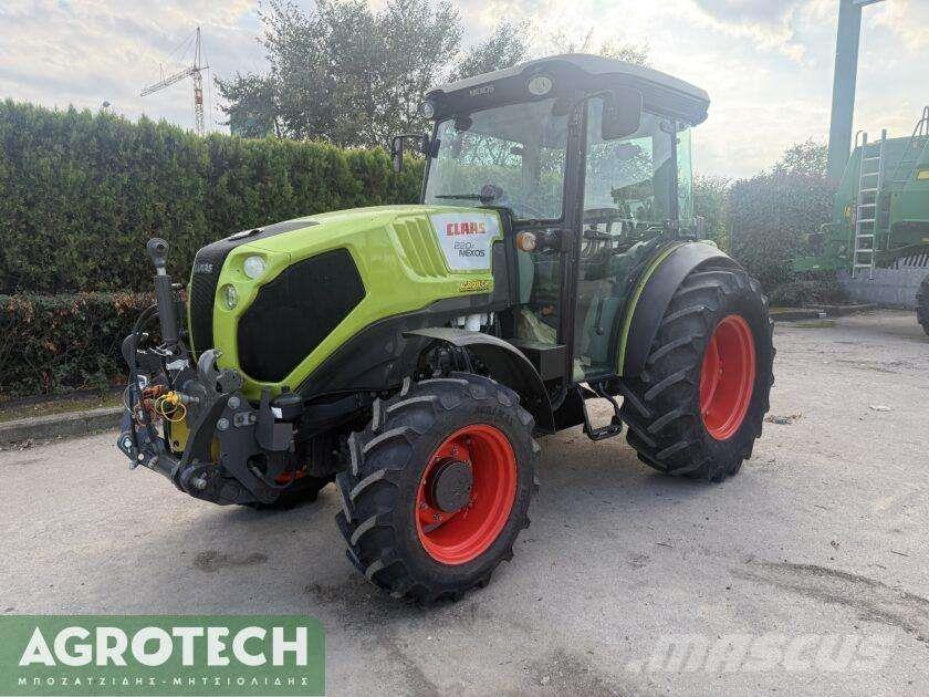 CLAAS NEXOS 220F Трактора