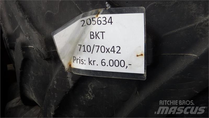 BKT 710/70R42 Шины и колёса