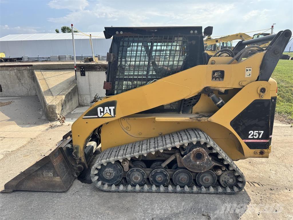 CAT 257 Мини-погрузчики