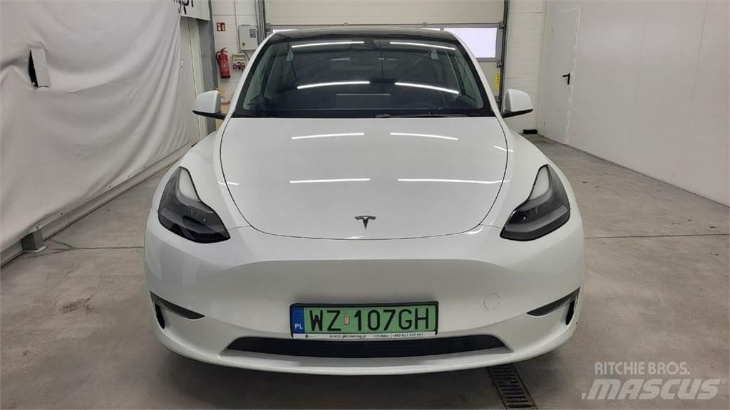 Tesla Y Легковые автомобили