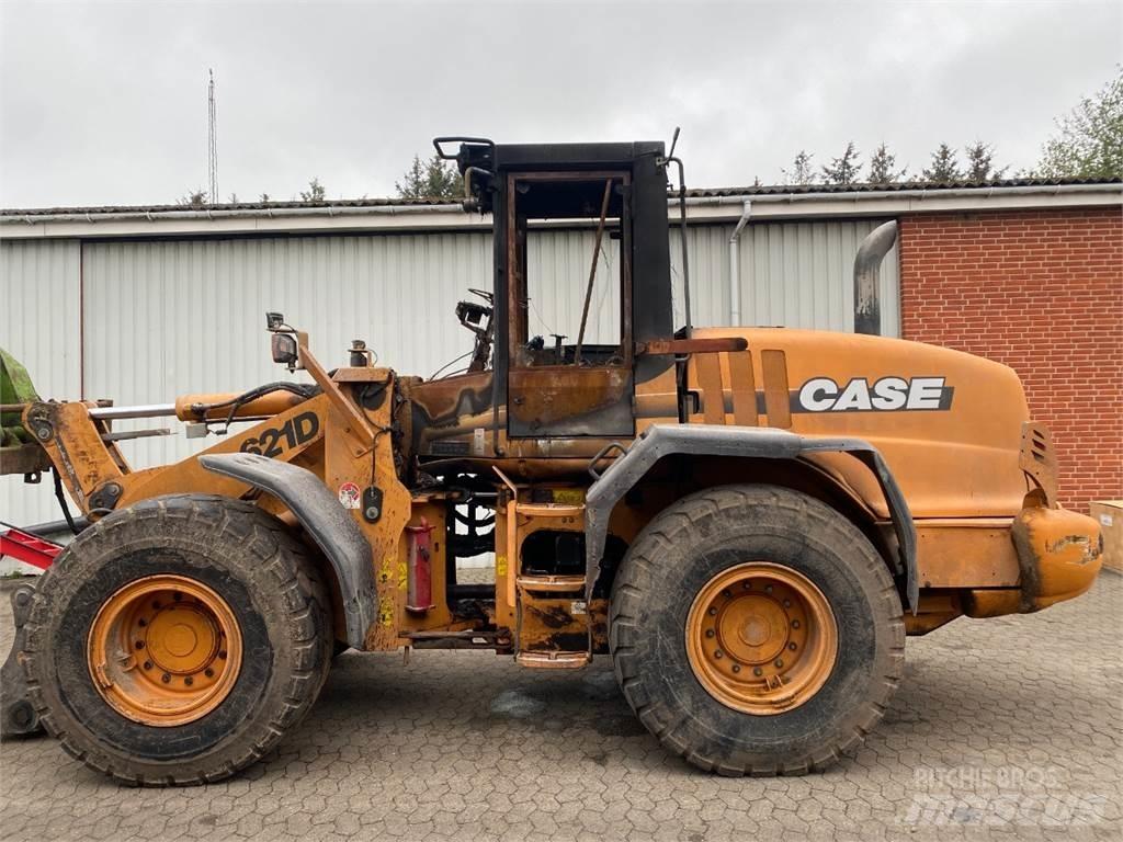 CASE 621D Фронтальные погрузчики
