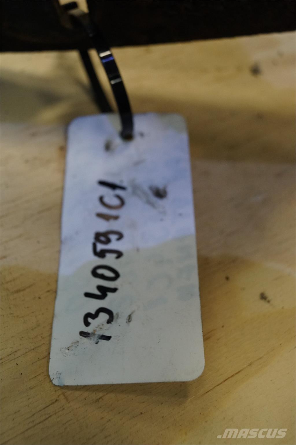 CASE 7130 Навесное оборудование и запчасти