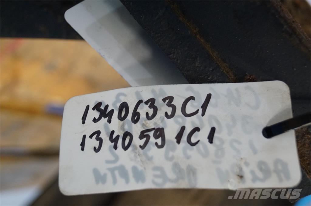 CASE 7130 Навесное оборудование и запчасти